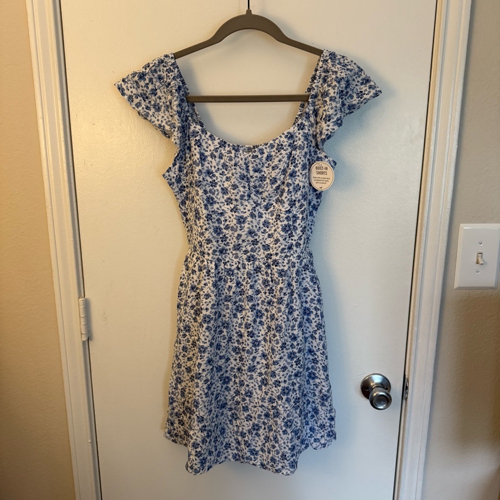 Hollister Floral Blue and White Dress NWT